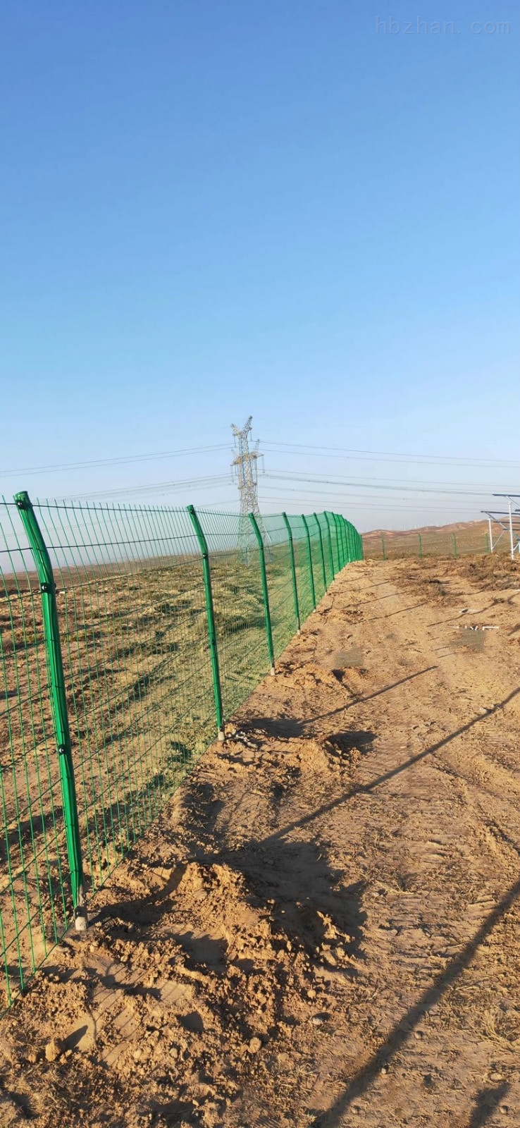 光伏电场子阵围栏 光伏发电站加装防护网