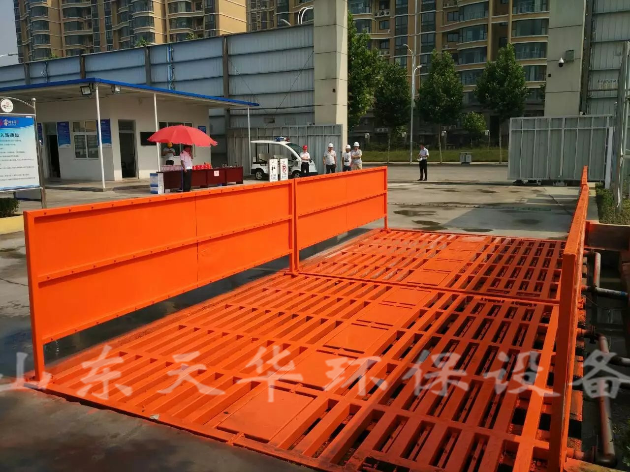 工地洗车机,工程车洗车机,工地自动洗车机有自动操作与手动操作两种