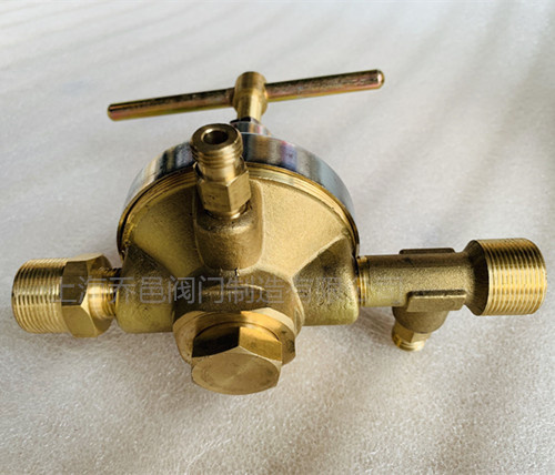 <strong><strong><strong><strong><strong>氧气点阀箱</strong></strong>氧气减压器</strong></strong></strong>